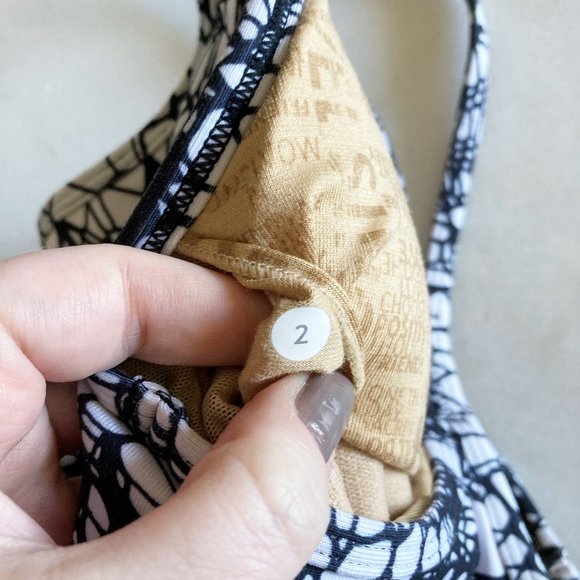 Like new! Lululemon Power Y Tank Top, white & black glacier lace print (size 2) - Picture 5 of 5